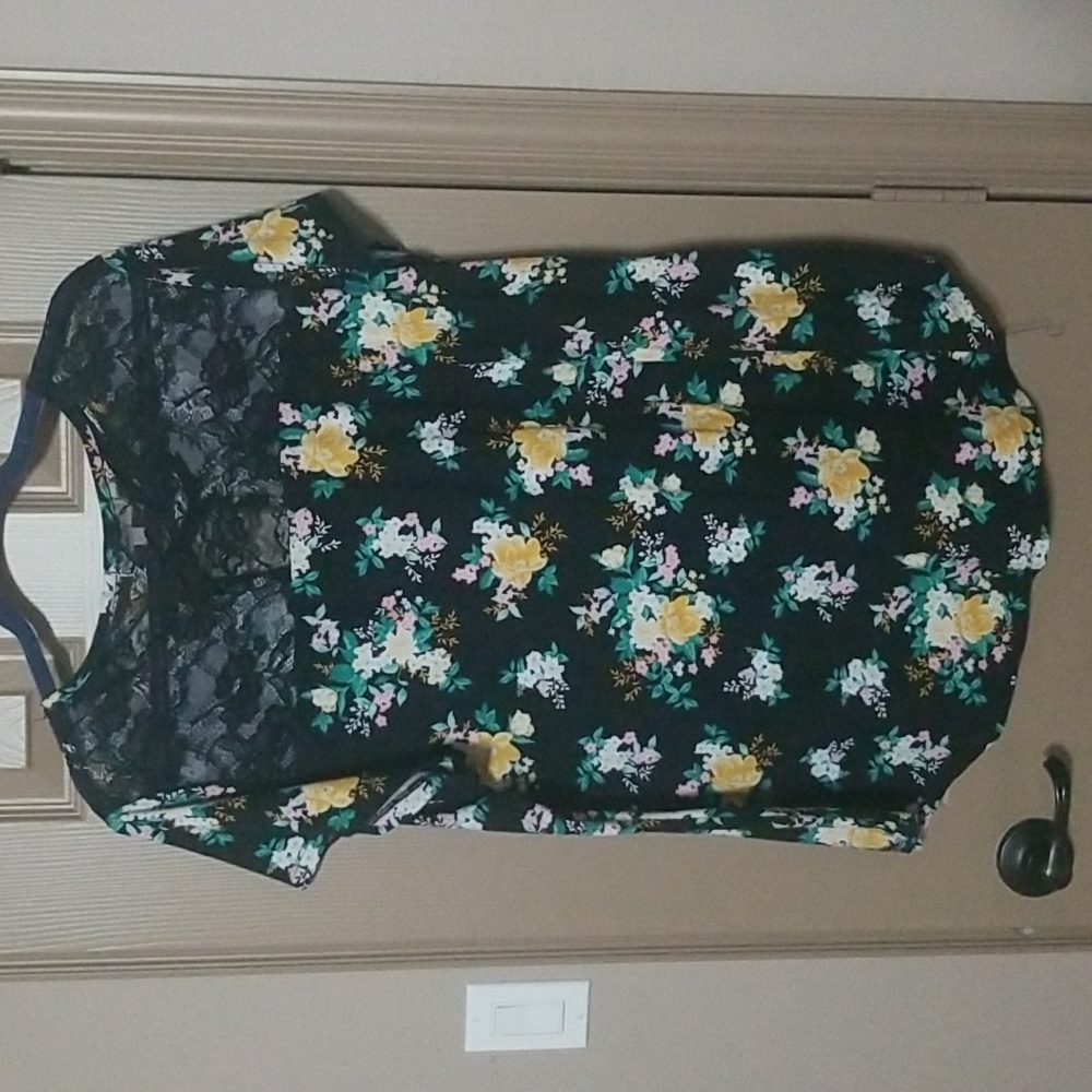 Blouse - Picture 2 of 3